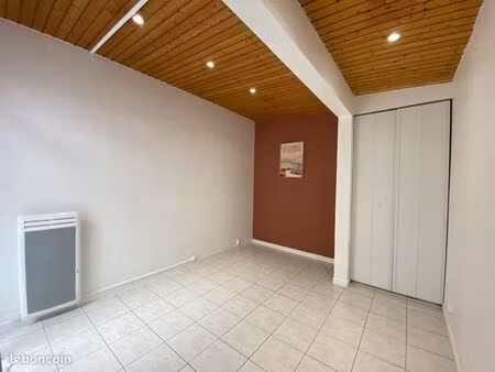 bureau dans centre paramédical