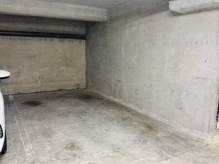 place de parking sécurisée