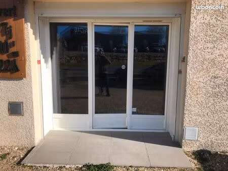 location local commercial