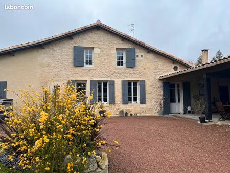 maison familiale style campagnard avec pierres et moellons 166m2