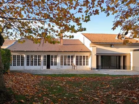 grand local commercial avec habitation et jardin