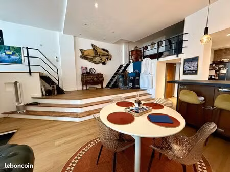 loft/atelier/surface 4 pièces 140 m²
