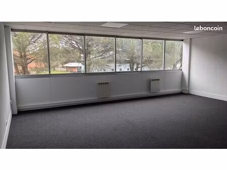 bureau 42 m²  parking et lumineux