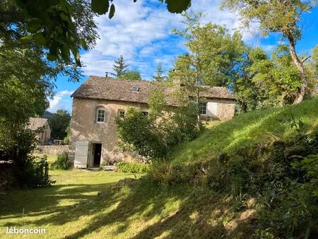 bastide en pierre lozère proche a75