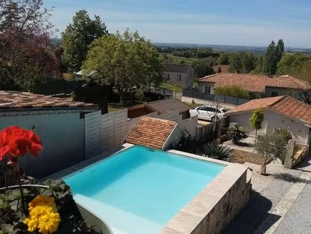 grande maison de village