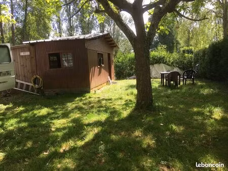 terrain de loisirs au bord de l’eau sur parc fermé - 72 la guierche