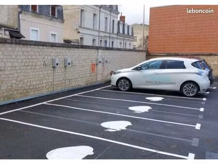 ◊ place de parking à libourne – idéal voiture électrique ◊