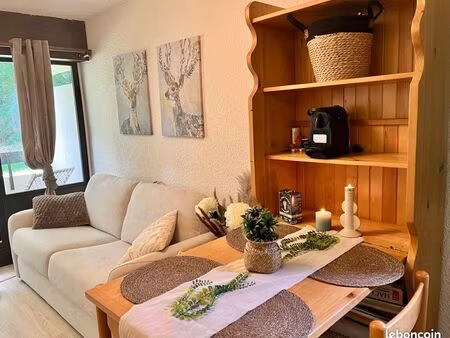 studio rénové avec balcon