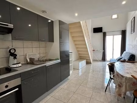 loue grand studio mezzanine pour saisonniers