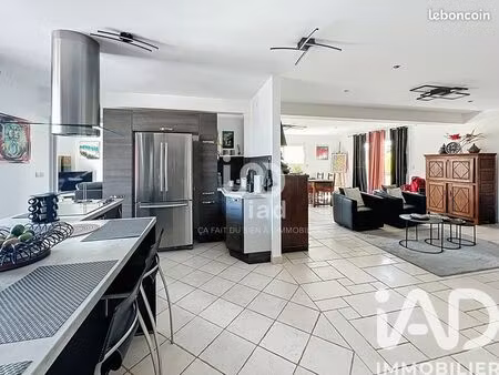 propriété 8 pièces 244 m²