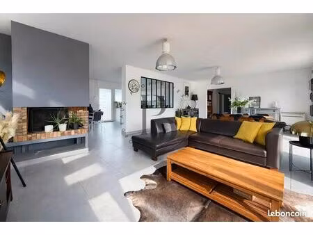 maison 7 pièces 222 m²