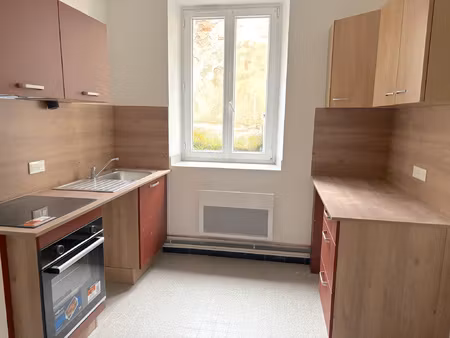 andlau : f2 rénové au rdc  cuisine séparée.