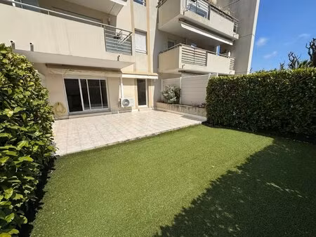 st laurent du var - 2 pieces - rez jardin - corniche de grimonds - parking