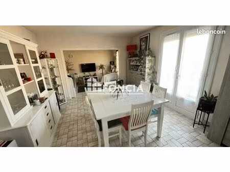 maison avec sous sol semi enterre