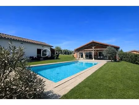 maison de 210 m² à saint-julien-sur-veyle