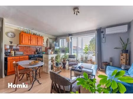 appartement traversant  lumineux avec loggia  cours du médoc