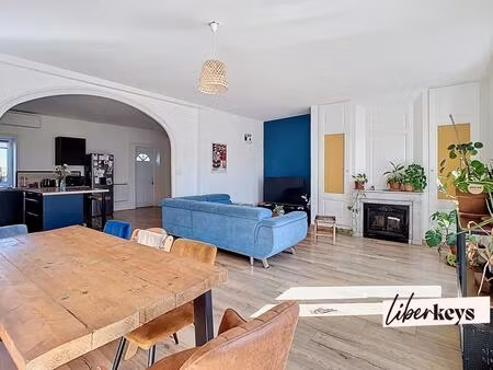 cailloux-sur-fontaines : appartement spacieux 105m²  terrasse  3 chambres  2 places de sta