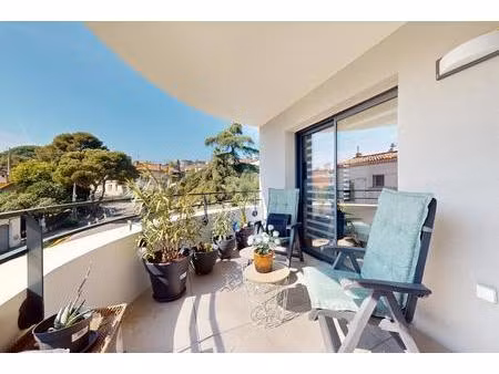 superbe t2 - 48 m² avec balcon de 14 m²