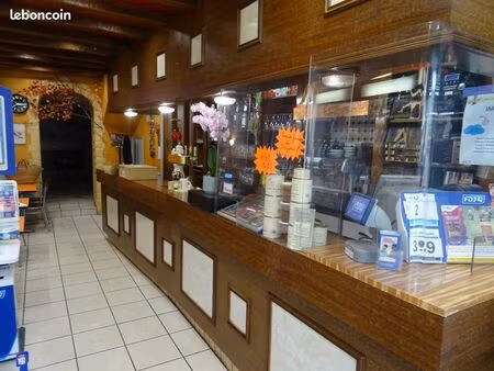 local commercial 676 m² laval