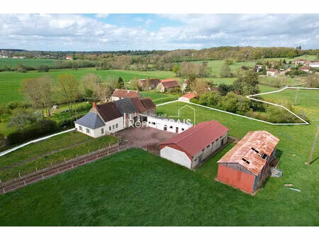 corps de ferme à rénover avec plus de 4 hectares