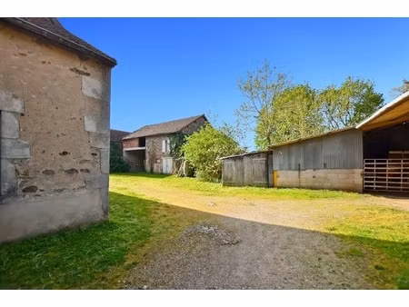 ancienne ferme de 87 m2 à rénover avec dépendances à collonge la madeleine (71)