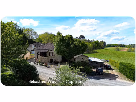 proche de brantome (24)fermette à vendre 62m2  combles 90m2  grange 140m2  dépendance  ter