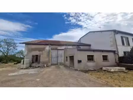 maison à réhabiliter et grange 360 m2 exploitables / garages et terrain à jonville-en-woëv
