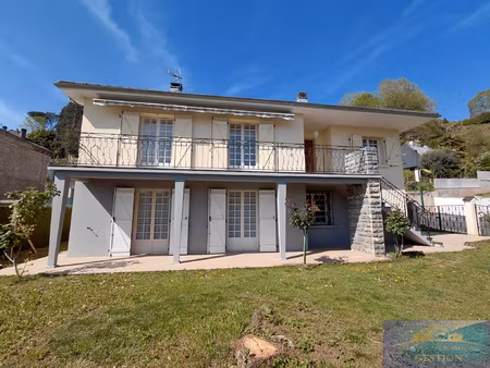 maison avec 3 appartements et terrain de 451 m2