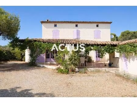 grande maison aux viougues avec joli terrain à salon de pro