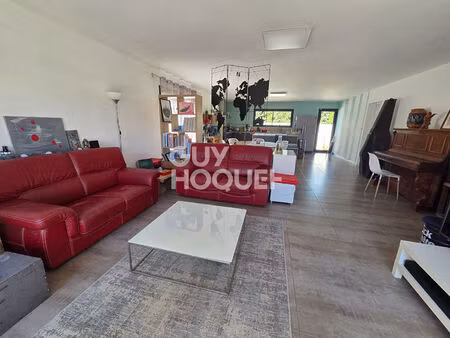 a vendre à canohès  maison 3 faces  158m²  5 pièces avec garage et jardin