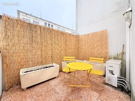 t2 terrasse dans immeuble de standing
