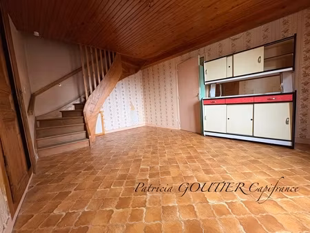 proche de noiretable à vendre appartement de 68 m2 avec petit terrain non attenant