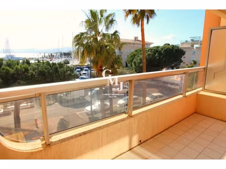 studio non meublé refait à neuf de 20.8 m2 avec terrasse sit