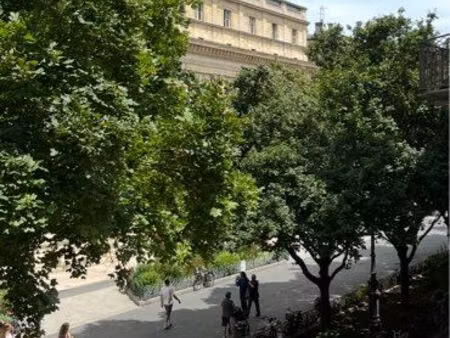 bureaux sur grand théâtre