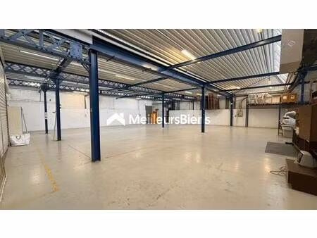 local d’activité / entrepôt 659 m² + sous-sol 150 m² – rentabilité attractive – proche gar