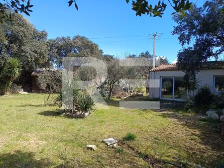 a vendre terrain constructible arboré et viabilisé de 600m2