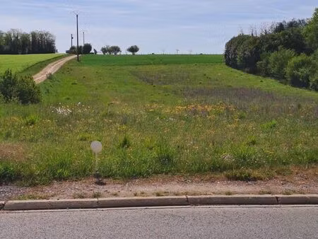 vends terrain à bâtir