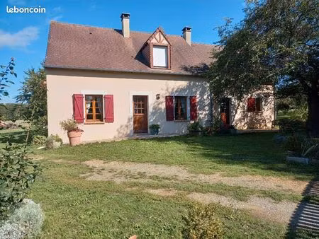 longère avec dépendances