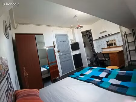 appartement studio 20m2 hyper centre nantes château face à face sur le même pallier