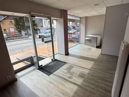 local commercial de 60 m2 centre-ville