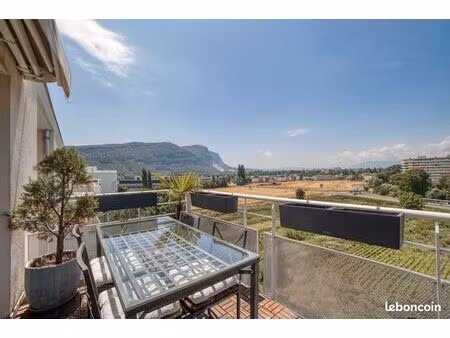 dans résidence de standing de 2008 - superbe appartement 3 pièces - proche tram et frontiè