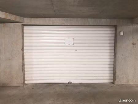 rare - grand garage / box fermé 25m2 avec borne électrique - poisy proche annecy