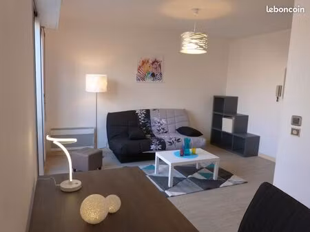 très agréable t1 25 m² proche chu  facs et hyper centre  parking privatif  au calme dispon