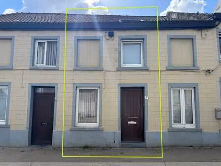 maison prêt à emménager avec une chambre et une terrasse