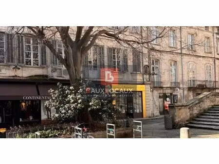 location commerce 70 m²