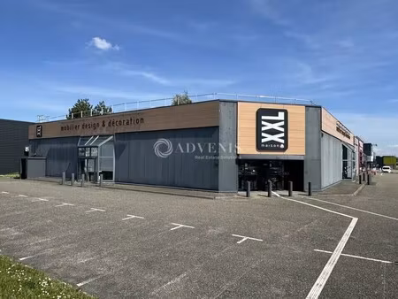 location commerce 951 m²