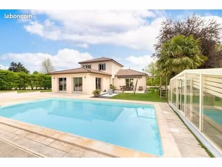 maison 7 pièces 165 m²