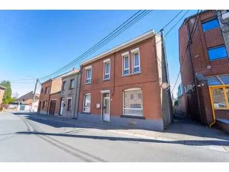 maison 3 façades  2 chambres avec jardin de + 10 ares