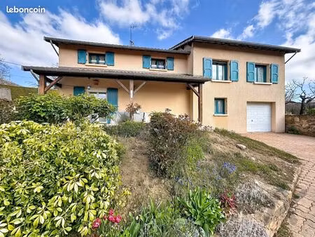 maison 8 pièces 144 m²