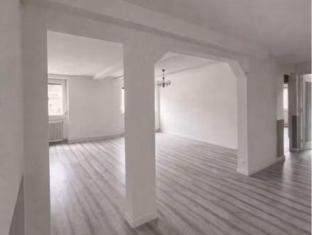 apparemment 3 chambre très lumineux